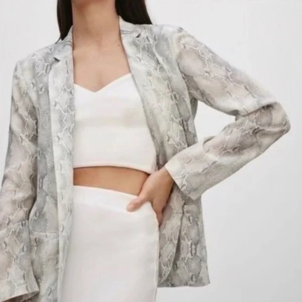 Babaton Aritzia 100% Silk Gray Snake Python Print Blazer size 6 Preppy